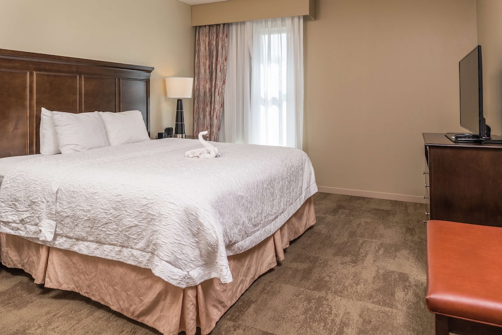 hampton inn and suites charlotte arrowood rd