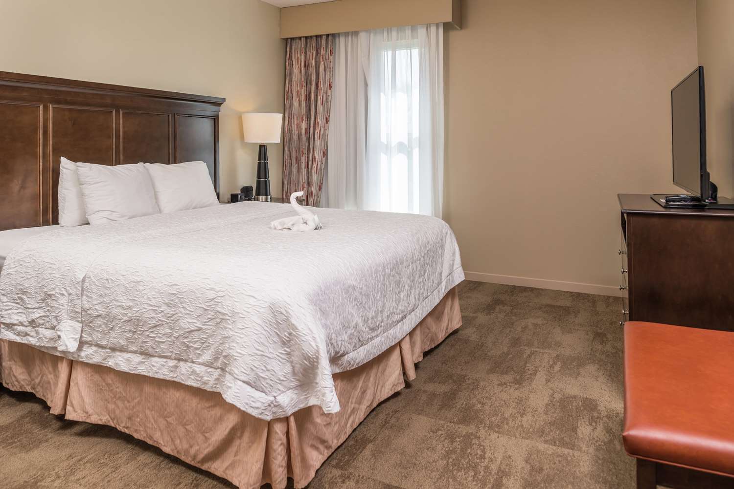 hampton inn and suites charlotte arrowood rd
