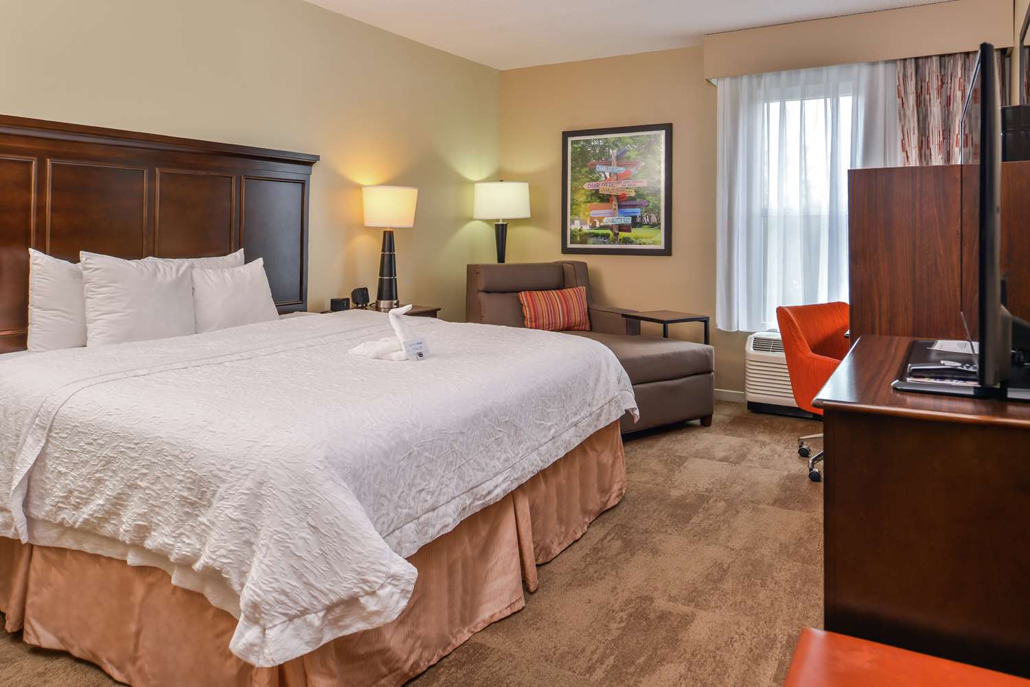 hampton inn and suites charlotte arrowood rd