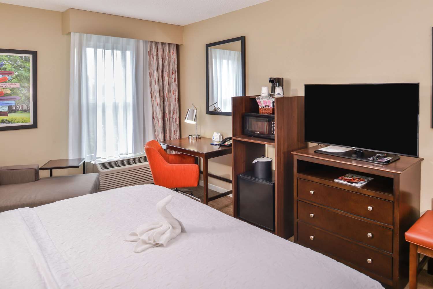 hampton inn and suites charlotte arrowood rd