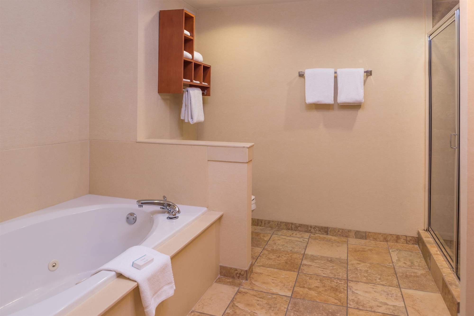 hampton inn and suites charlotte arrowood rd