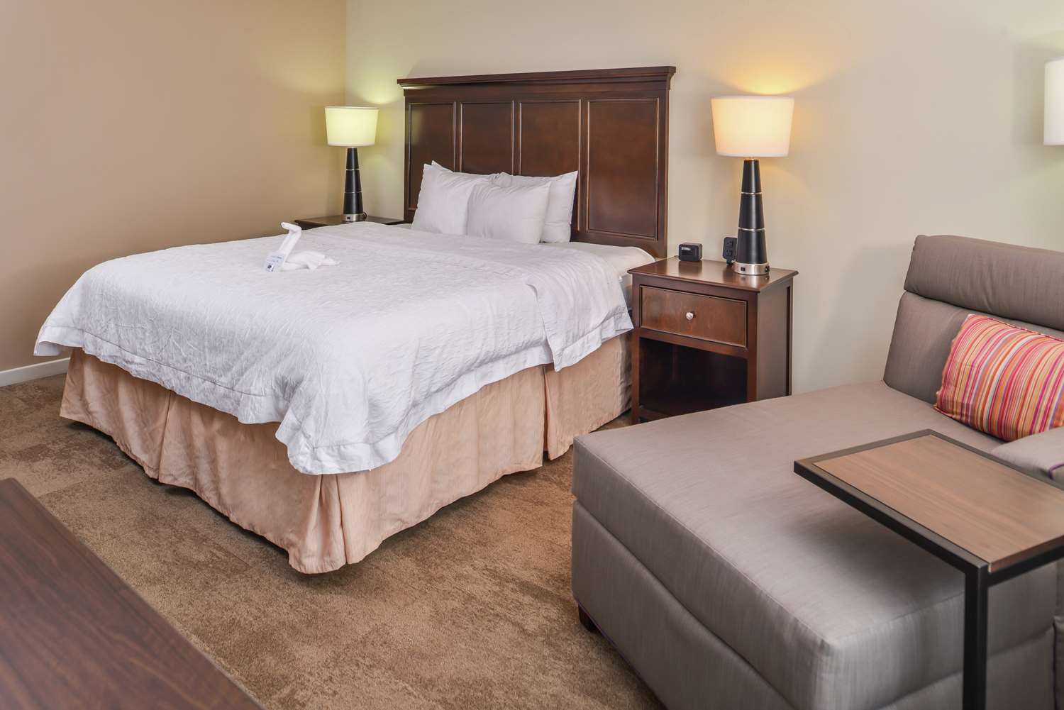 hampton inn and suites charlotte arrowood rd