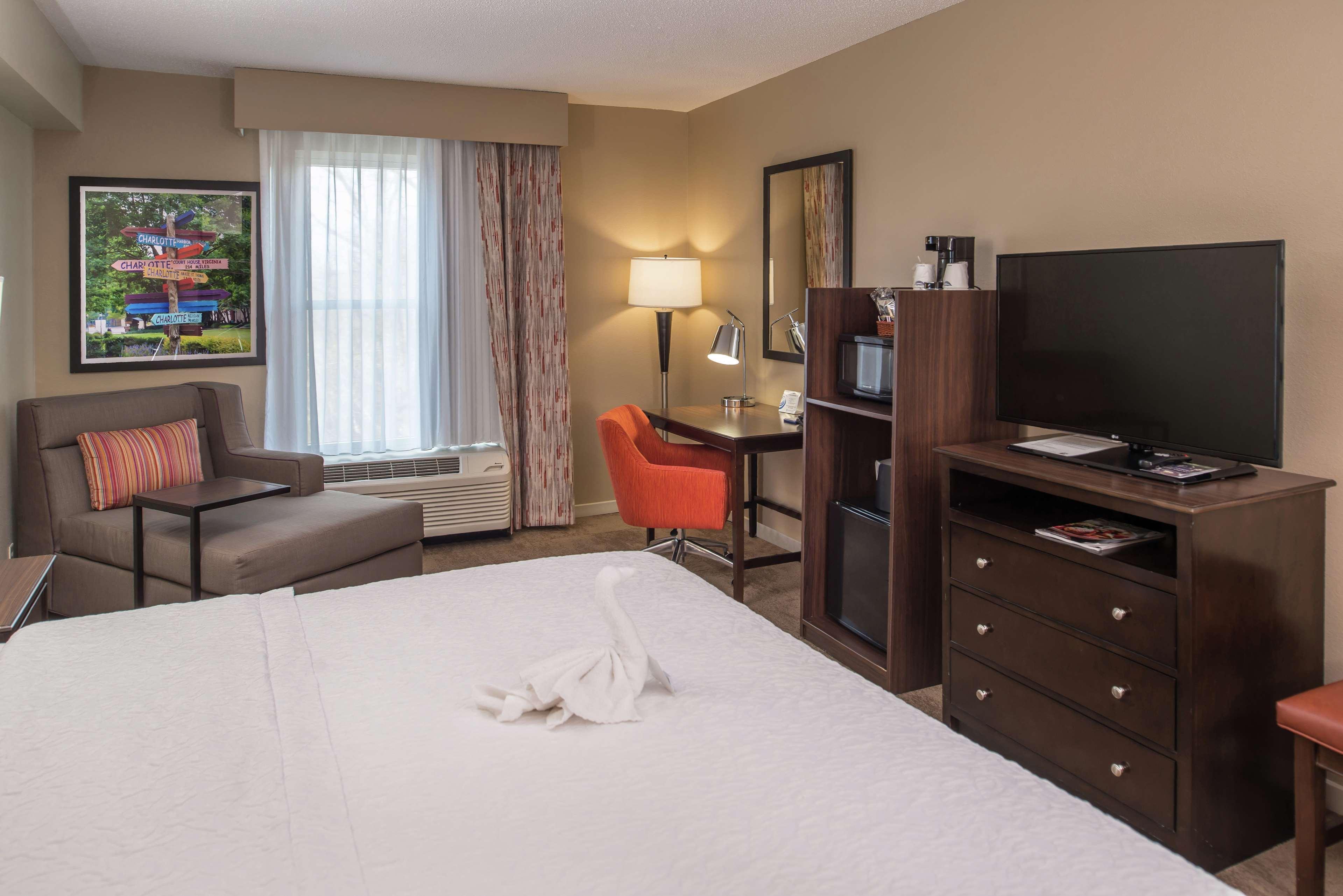 hampton inn and suites charlotte arrowood rd