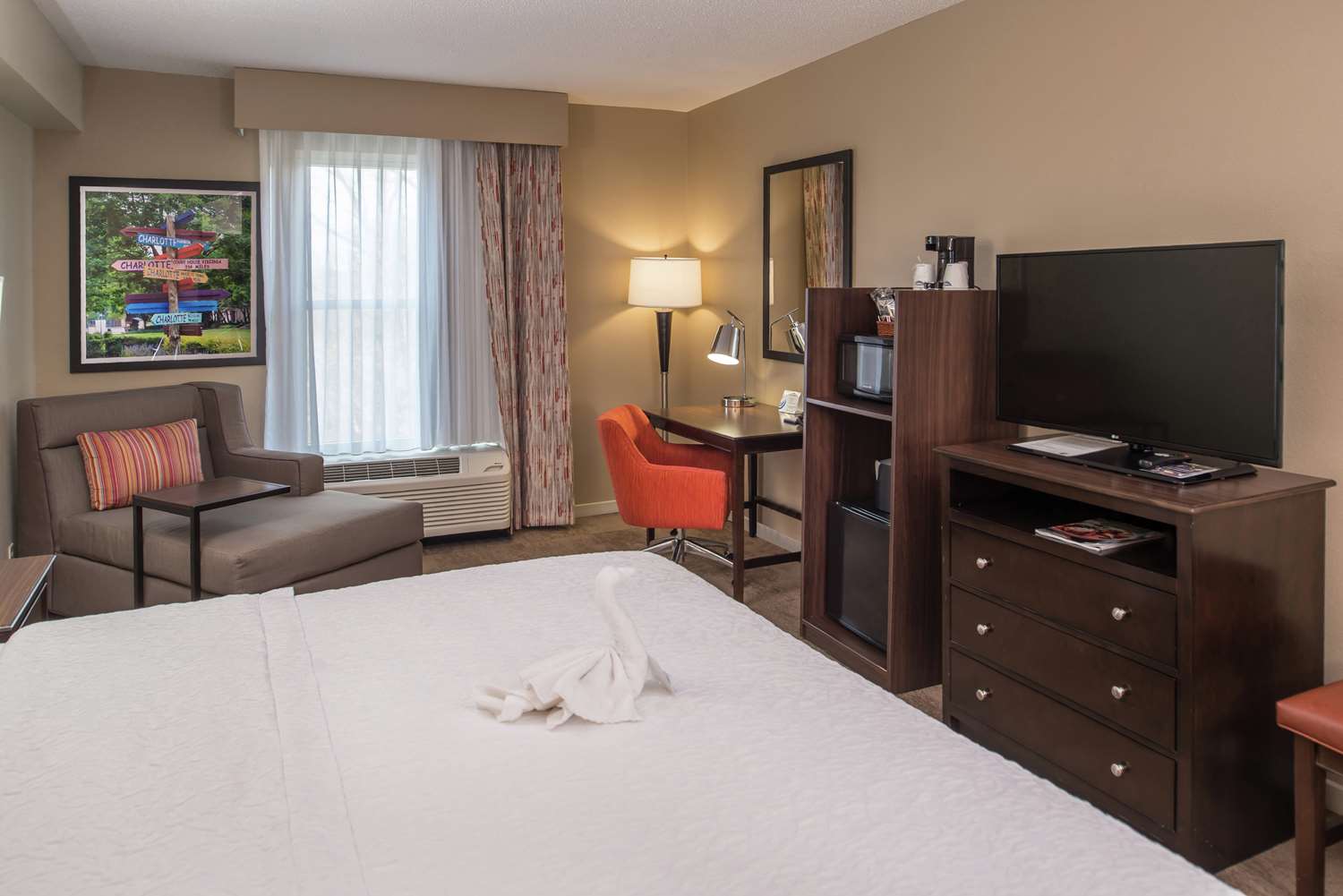 hampton inn and suites charlotte arrowood rd