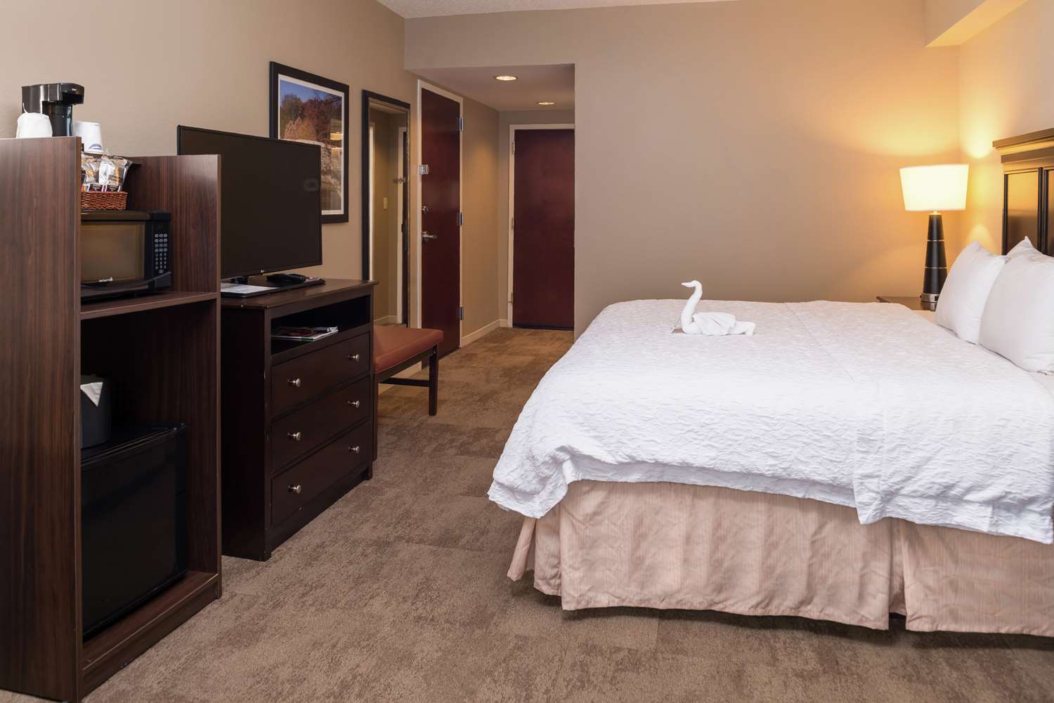hampton inn and suites charlotte arrowood rd