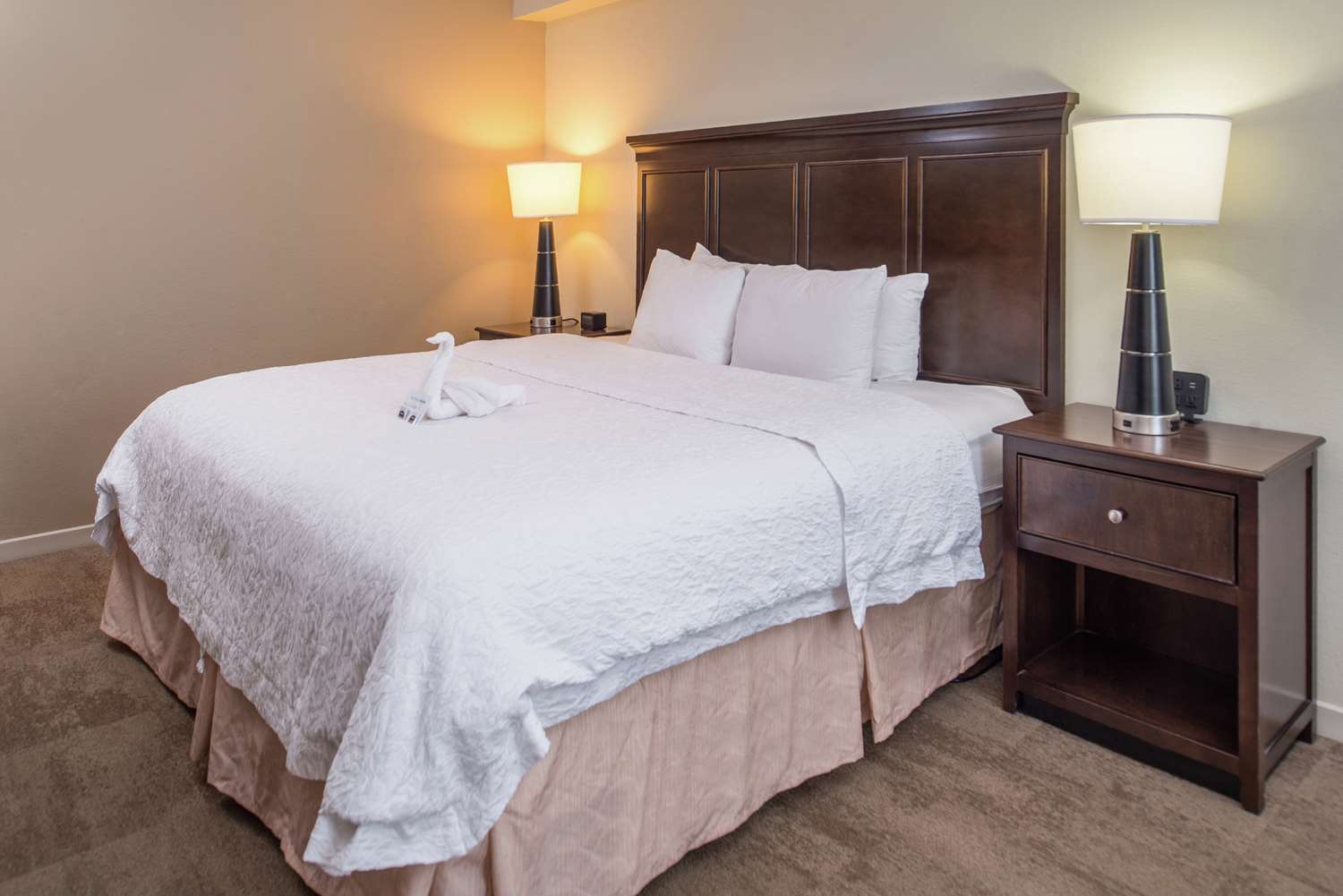 hampton inn and suites charlotte arrowood rd