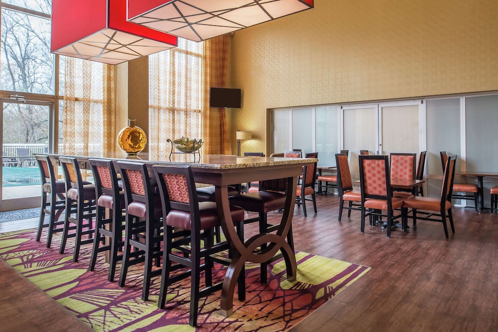 hampton inn and suites charlotte arrowood rd