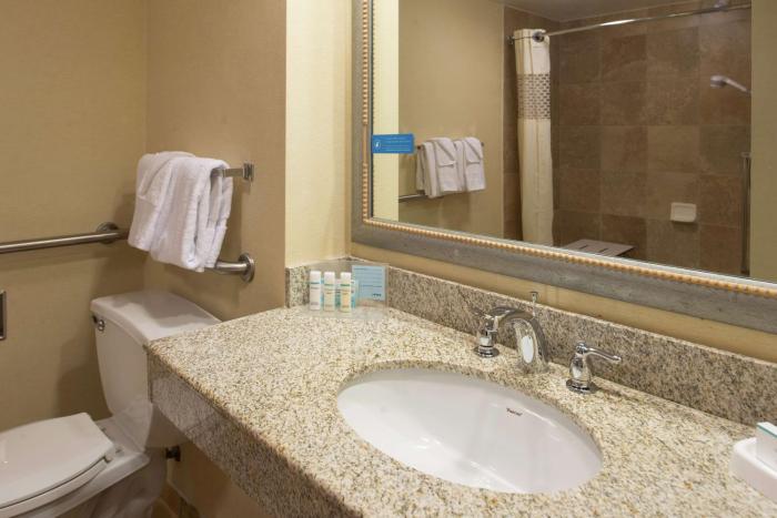 hampton inn and suites charlotte arrowood rd