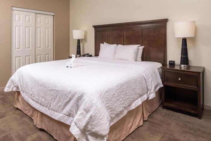 hampton inn and suites charlotte arrowood rd