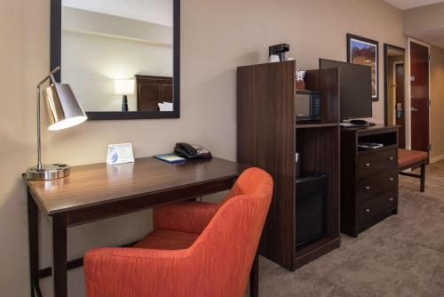 hampton inn and suites charlotte arrowood rd