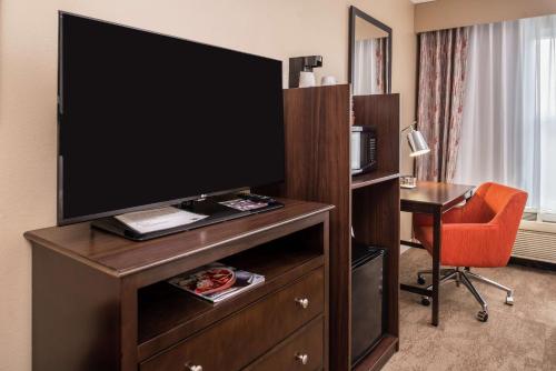hampton inn and suites charlotte arrowood rd