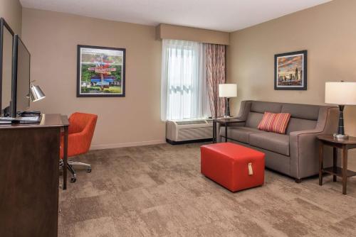 hampton inn and suites charlotte arrowood rd