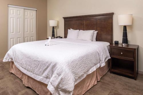 hampton inn and suites charlotte arrowood rd