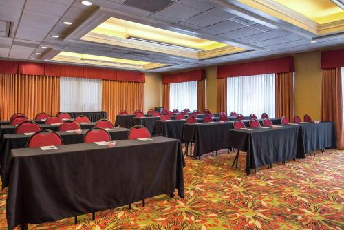 hampton inn and suites charlotte arrowood rd