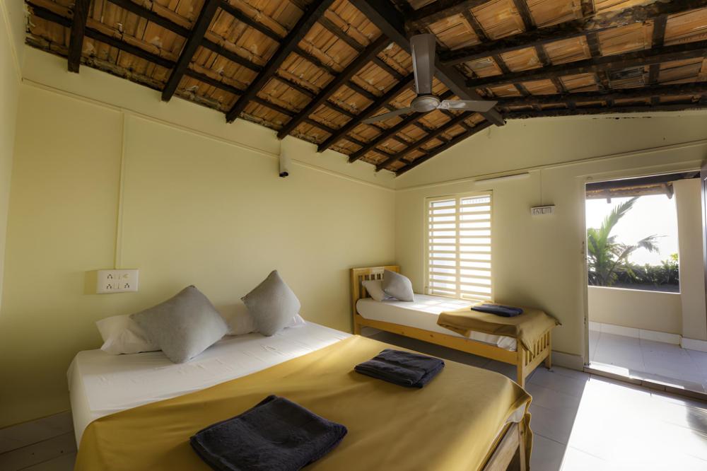 famstel gokarna beach stay