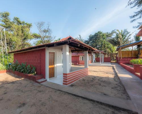 famstel gokarna beach stay