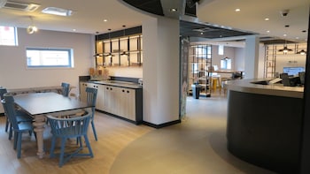 Hotel Campanile Chartres Centre,Near Chartres Cathedral,3 star