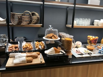 Hotel Campanile Chartres Centre,Near Chartres Cathedral,3 star