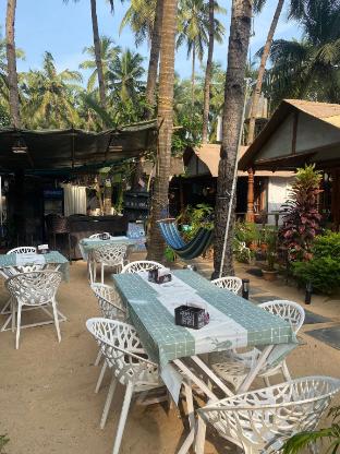 tropical bay beach hosteland cottages