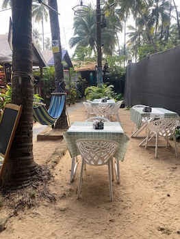 tropical bay beach hosteland cottages