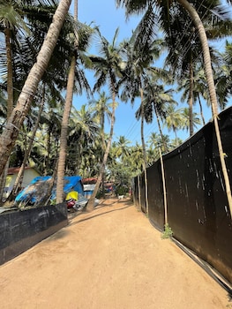 tropical bay beach hosteland cottages