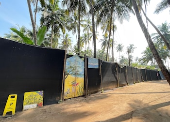 tropical bay beach hosteland cottages