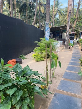 tropical bay beach hosteland cottages