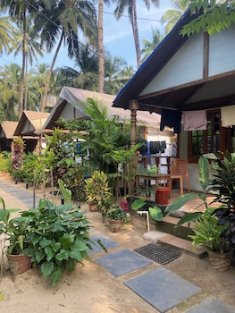 tropical bay beach hosteland cottages