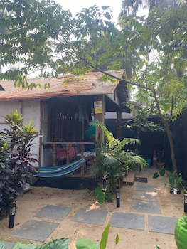 tropical bay beach hosteland cottages