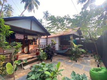 tropical bay beach hosteland cottages