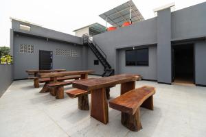 reddoorz near rs sari asih cipondoh