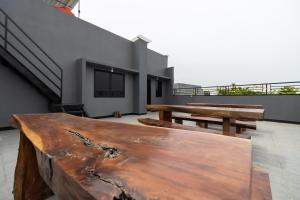 reddoorz near rs sari asih cipondoh