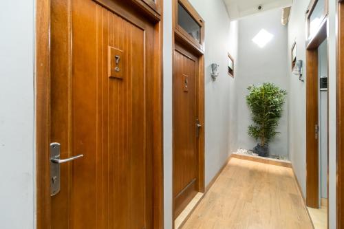 reddoorz near rs sari asih cipondoh