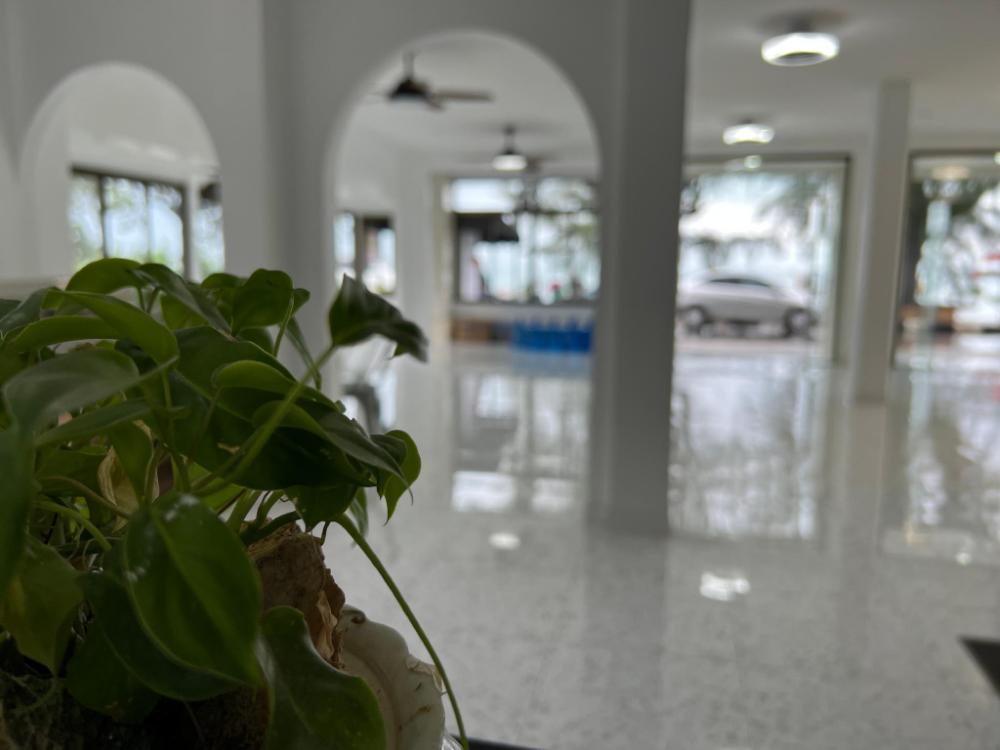 seaside palace hotel