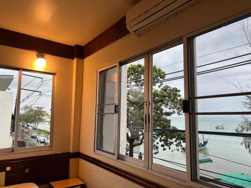 seaside palace hotel