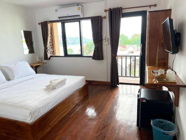riverside houayxay hotel