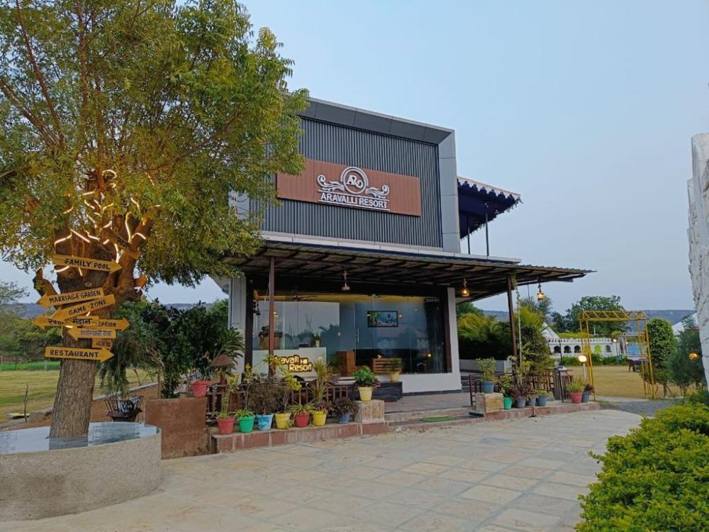 aravalli hill resort