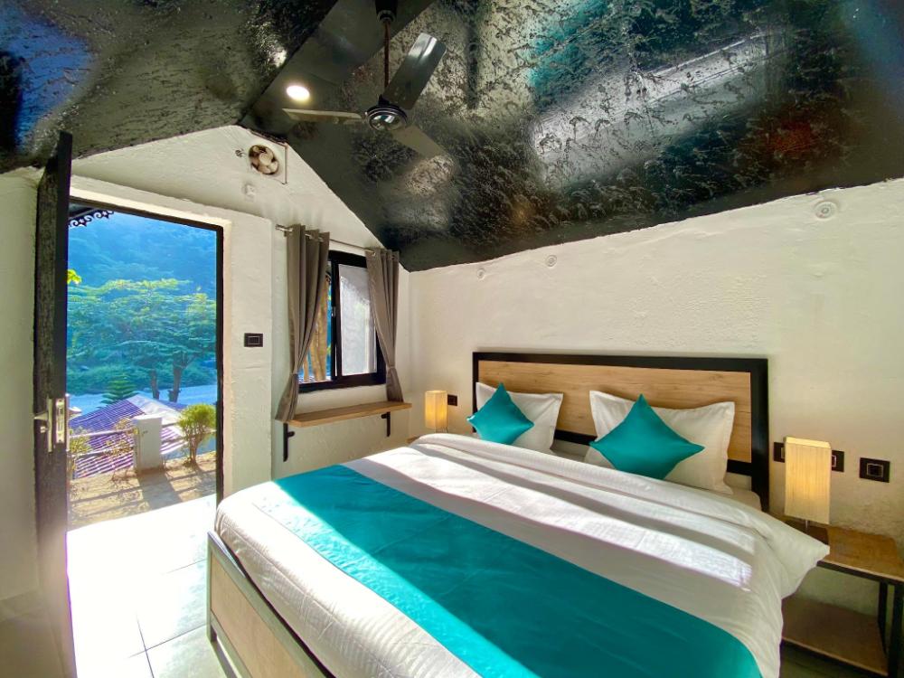 euphoric river resort