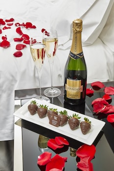 Waldorf Astoria Chicago,Far North Side>>Chicago,5 star