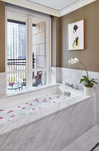 waldorf astoria chicago