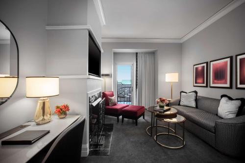 waldorf astoria chicago