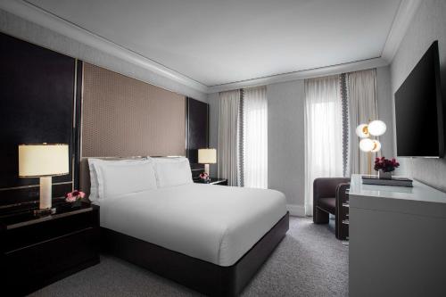 waldorf astoria chicago