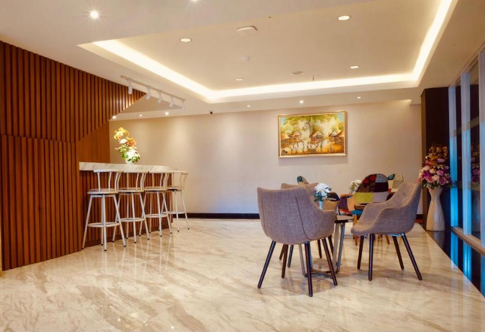 w three style hotel makassar