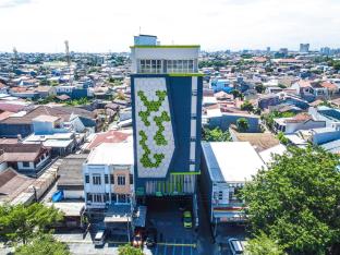 w three style hotel makassar