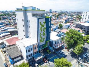w three style hotel makassar