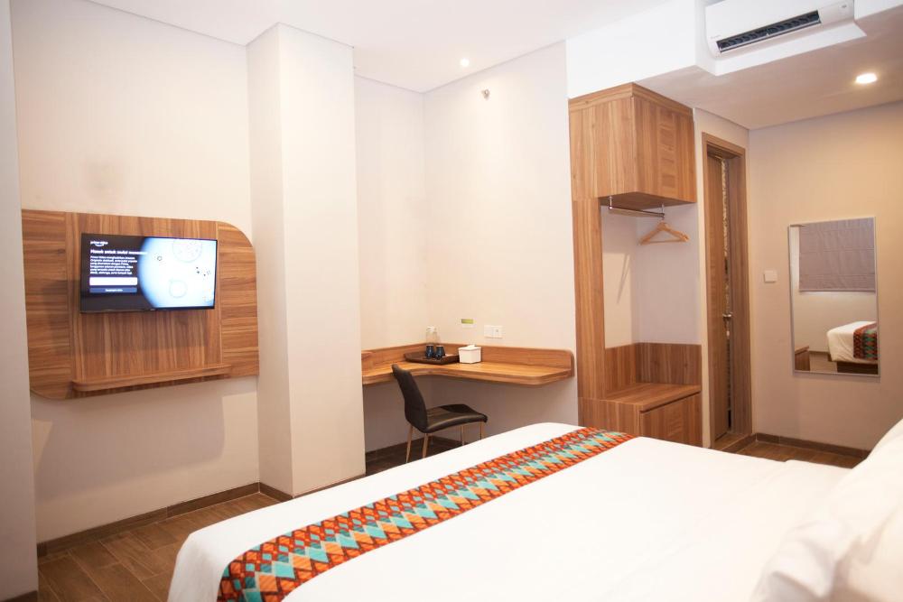 w three style hotel makassar
