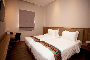 w three style hotel makassar