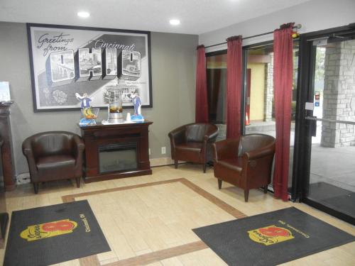 super 8 by wyndham cincinnati springdale oh