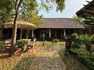 the nine bed and restaurant
