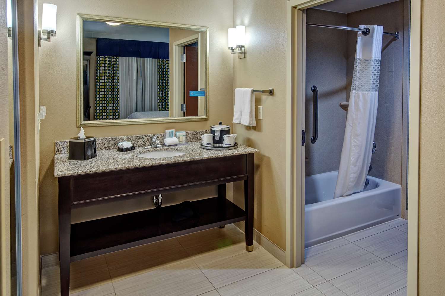 hampton inn and suites clarksville